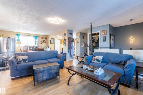 8 Fourth Street, Duffield, AB - Indoor Photo Showing Living Room