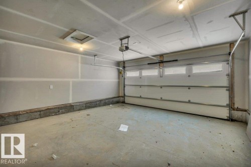 44 Eldridge Point(E), St. Albert, AB - Indoor Photo Showing Garage