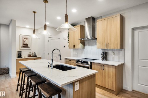 5480 Kootook Road, Edmonton, AB - Indoor Photo Showing Kitchen With Upgraded Kitchen