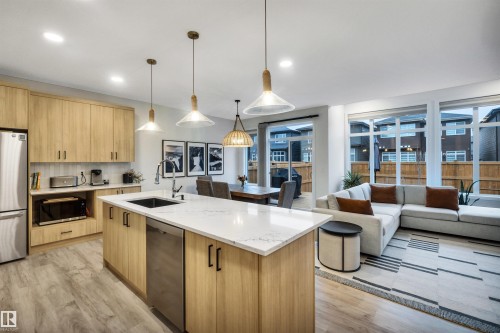 5480 Kootook Road, Edmonton, AB - Indoor Photo Showing Kitchen With Upgraded Kitchen