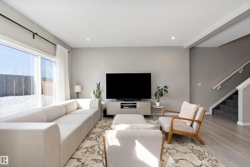 197 Larch Crescent, Leduc, AB - Indoor Photo Showing Living Room