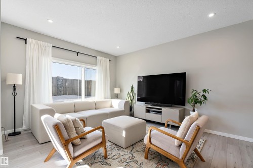 197 Larch Crescent, Leduc, AB - Indoor Photo Showing Living Room