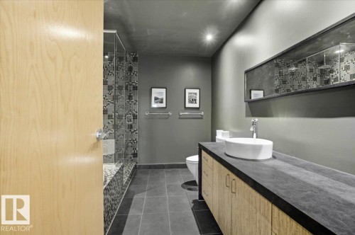 8709 92A Avenue, Edmonton, AB - Indoor Photo Showing Bathroom