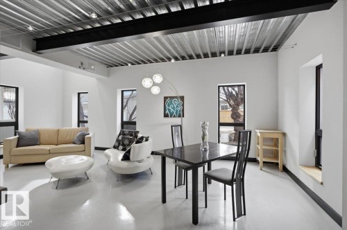 8709 92A Avenue, Edmonton, AB - Indoor