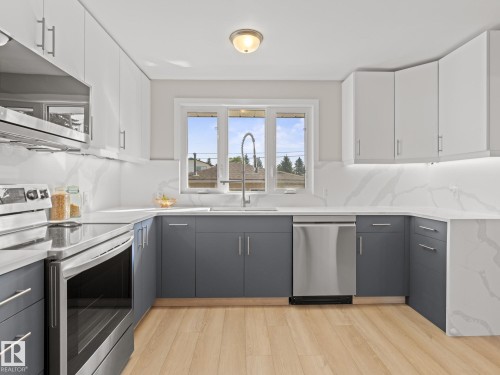 9311 169 Street, Edmonton, AB - Indoor Photo Showing Kitchen With Upgraded Kitchen
