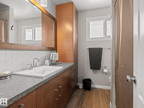 9311 169 Street, Edmonton, AB - Indoor Photo Showing Bathroom