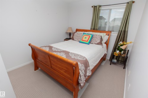 2902 Maple Way, Edmonton, AB - Indoor Photo Showing Bedroom