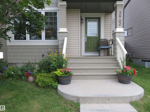 2902 Maple Way, Edmonton, AB - Outdoor