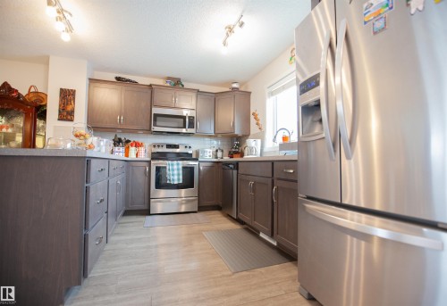 2902 Maple Way, Edmonton, AB - Indoor Photo Showing Kitchen With Stainless Steel Kitchen
