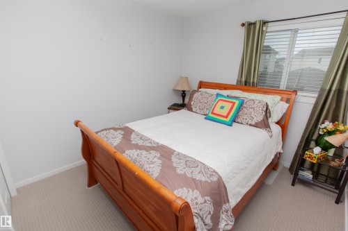 2902 Maple Way, Edmonton, AB - Indoor Photo Showing Bedroom