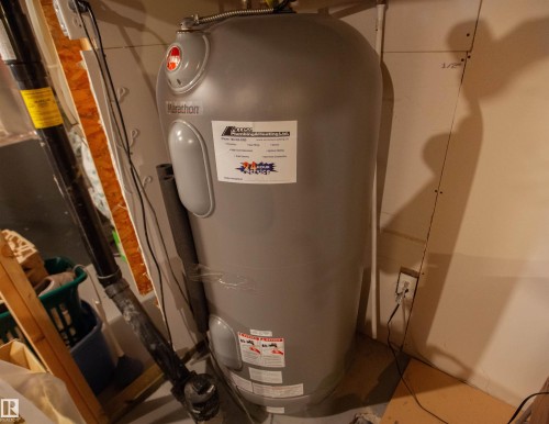 2902 Maple Way, Edmonton, AB - Indoor Photo Showing Basement