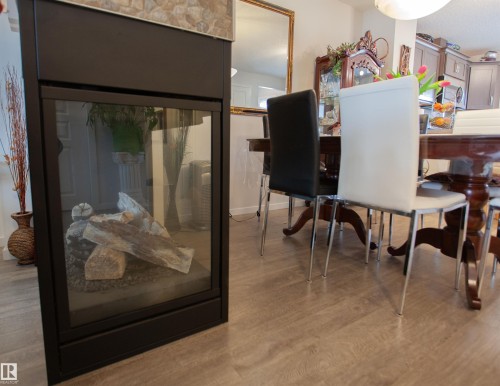 2902 Maple Way, Edmonton, AB - Indoor