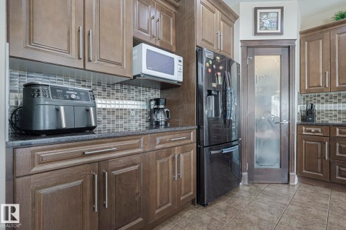 3244 18 Street, Edmonton, AB - Indoor Photo Showing Kitchen