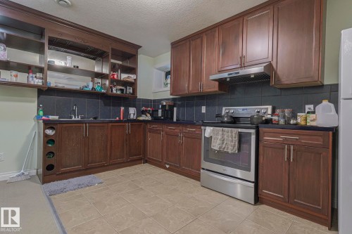 3244 18 Street, Edmonton, AB - Indoor Photo Showing Kitchen