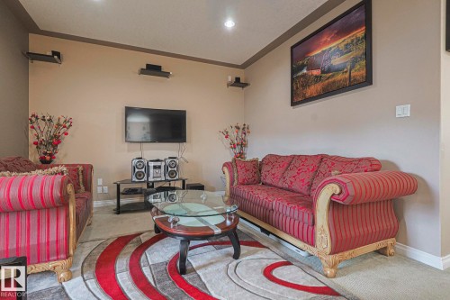 3244 18 Street, Edmonton, AB - Indoor Photo Showing Living Room
