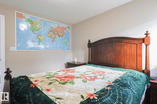 3244 18 Street, Edmonton, AB - Indoor Photo Showing Bedroom