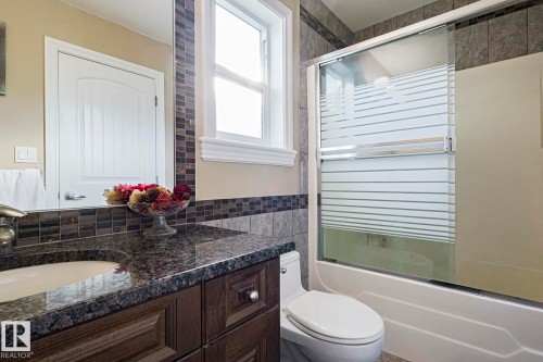 3244 18 Street, Edmonton, AB - Indoor Photo Showing Bathroom