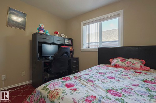3244 18 Street, Edmonton, AB - Indoor Photo Showing Bedroom