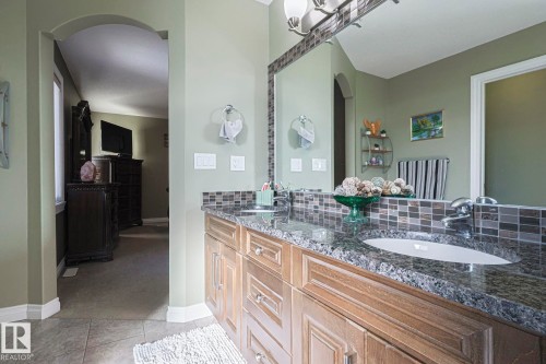 3244 18 Street, Edmonton, AB - Indoor Photo Showing Bathroom