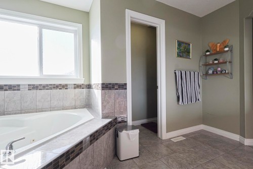 3244 18 Street, Edmonton, AB - Indoor Photo Showing Bathroom