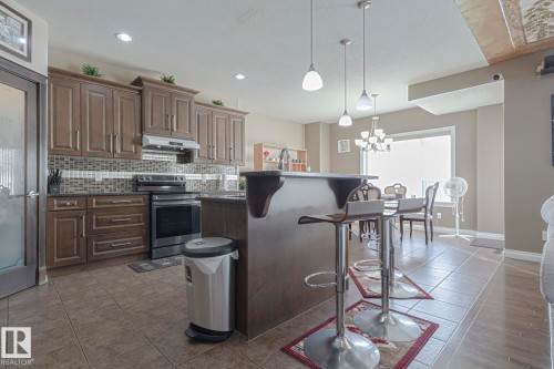 3244 18 Street, Edmonton, AB - Indoor Photo Showing Kitchen With Upgraded Kitchen