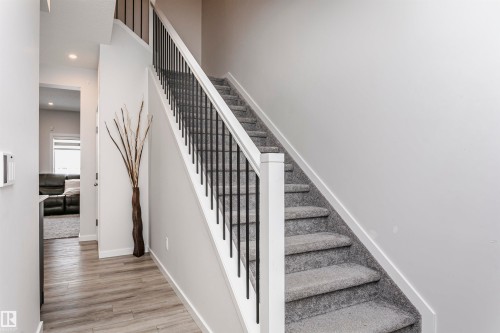 9421 Pear Crescent, Edmonton, AB - Indoor Photo Showing Other Room