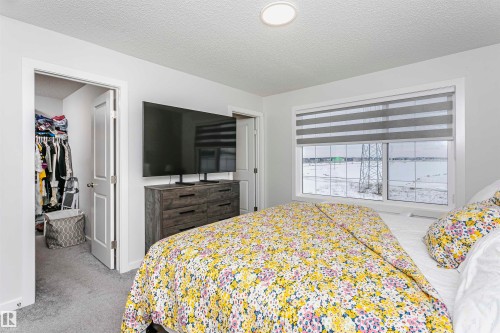 9421 Pear Crescent, Edmonton, AB - Indoor Photo Showing Bedroom