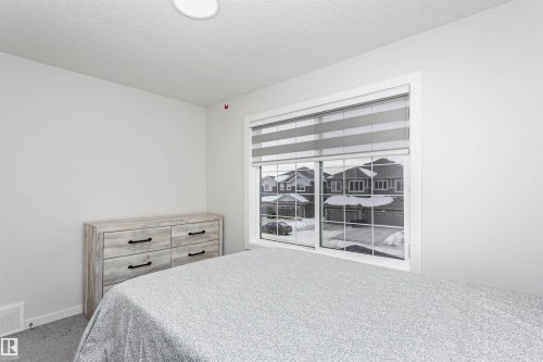 9421 Pear Crescent, Edmonton, AB - Indoor Photo Showing Bedroom