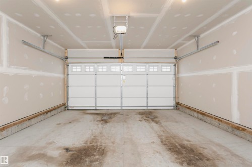 9421 Pear Crescent, Edmonton, AB - Indoor Photo Showing Garage