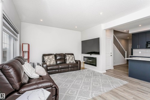 9421 Pear Crescent, Edmonton, AB - Indoor Photo Showing Living Room