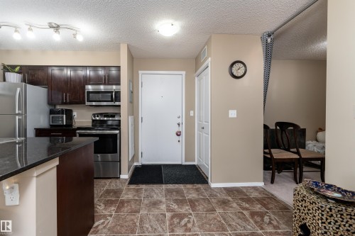 111 5370 Chappelle Road, Edmonton, AB - Indoor Photo Showing Kitchen