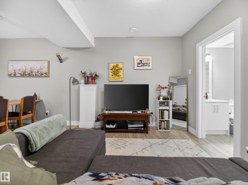 Living room featuring light wood-style flooring and baseboards - 9358 Pear Link Link, Edmonton, AB - Indoor