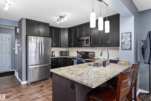 3772 Weidle Crescent, Edmonton, AB - Indoor Photo Showing Kitchen With Stainless Steel Kitchen With Double Sink With Upgraded Kitchen