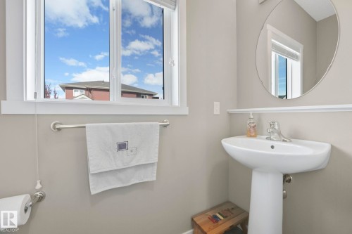 View of bathroom - 97 James Cres, St. Albert, AB - Indoor Photo Showing Bathroom