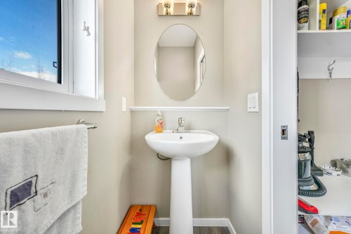 Bathroom with baseboards - 97 James Cres, St. Albert, AB - Indoor Photo Showing Bathroom