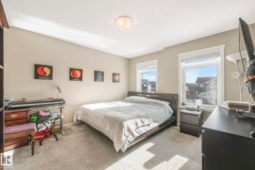 Bedroom featuring light colored carpet and baseboards - 97 James Cres, St. Albert, AB - Indoor Photo Showing Bedroom