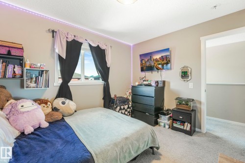 Carpeted bedroom featuring baseboards - 97 James Cres, St. Albert, AB - Indoor Photo Showing Bedroom