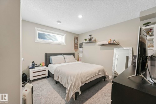 Bedroom featuring carpet and a textured ceiling - 97 James Cres, St. Albert, AB - Indoor Photo Showing Bedroom