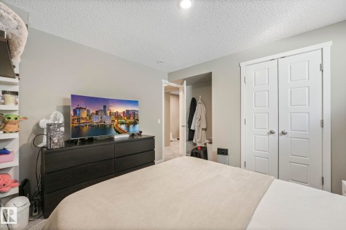 Carpeted bedroom featuring a closet and a textured ceiling - 97 James Cres, St. Albert, AB - Indoor Photo Showing Bedroom