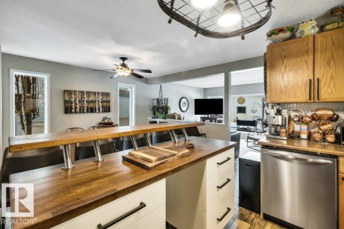1314 George Close, Edmonton, AB - Indoor Photo Showing Kitchen