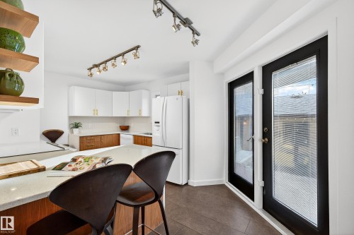 11627 76 Avenue, Edmonton, AB - Indoor