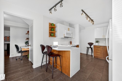 11627 76 Avenue, Edmonton, AB - Indoor Photo Showing Kitchen
