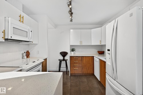 11627 76 Avenue, Edmonton, AB - Indoor Photo Showing Kitchen