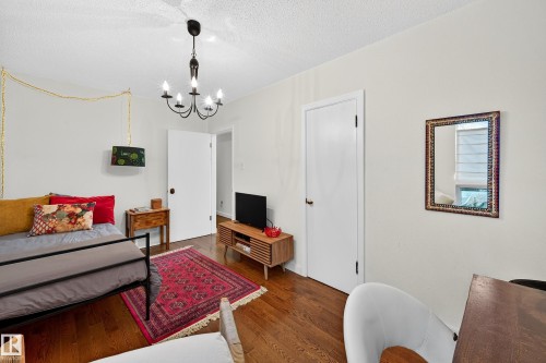 11627 76 Avenue, Edmonton, AB - Indoor