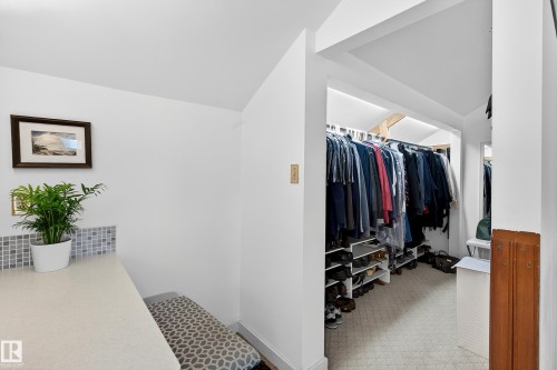 11627 76 Avenue, Edmonton, AB - Indoor