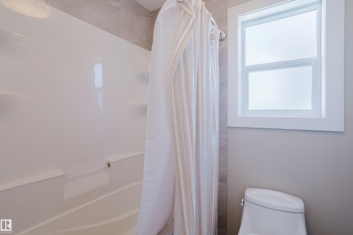 1088 Hope Road, Edmonton, AB - Indoor Photo Showing Bathroom