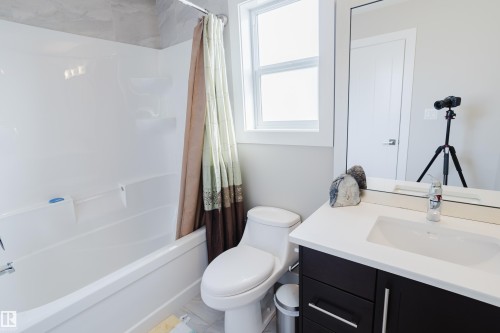 1088 Hope Road, Edmonton, AB - Indoor Photo Showing Bathroom