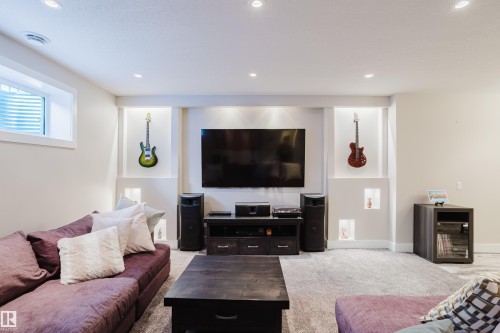 1088 Hope Road, Edmonton, AB - Indoor Photo Showing Living Room