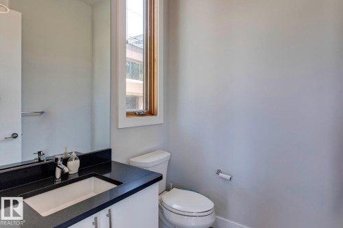 12420 103 Avenue, Edmonton, AB - Indoor Photo Showing Bathroom