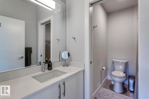 12420 103 Avenue, Edmonton, AB - Indoor Photo Showing Bathroom